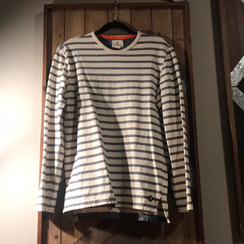 Long sleeve shirt.